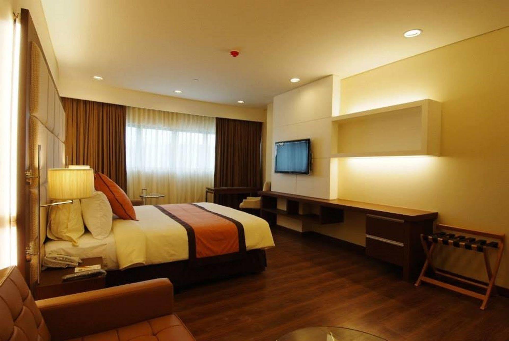 Santomas Suites Santo Tomas Bagian luar foto